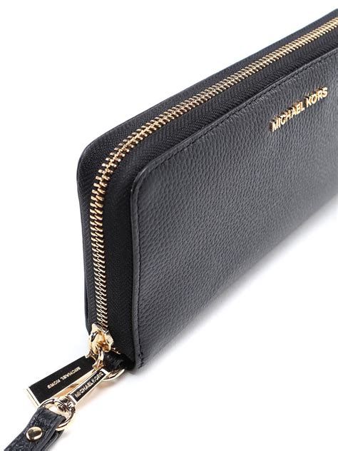 Michael Kors Jet Set Travel Black Leather CONTINENTAL Wallet .